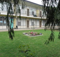 Capri Lodge Apartments - Holiday Byron Bay