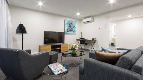 Avenue Hotel Canberra - Holiday Byron Bay 4