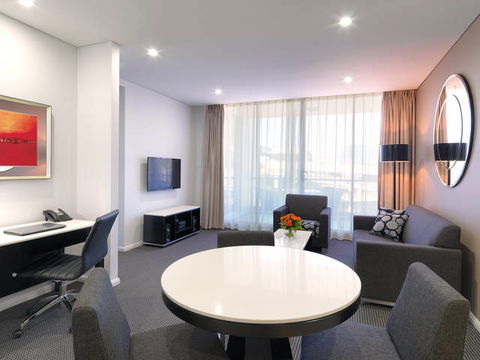 Meriton Serviced Apartments - North Ryde - Holiday Byron Bay 1