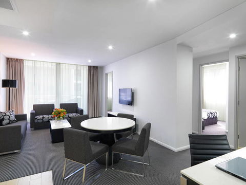 Meriton Serviced Apartments - North Ryde - Holiday Byron Bay 2
