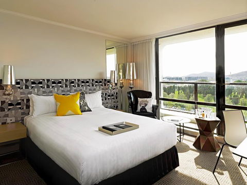 QT Canberra - Holiday Byron Bay 0