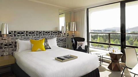 QT Canberra - Holiday Byron Bay 11