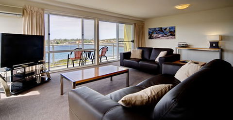 Albacore Luxury Holiday Apartments - Holiday Byron Bay 1