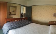 Wagga Wagga Country Cottages - - Holiday Byron Bay 3