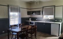Wagga Wagga Country Cottages - - Holiday Byron Bay 6