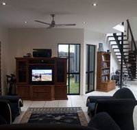 Dolphin Beach House - Holiday Byron Bay