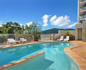 At Whitsunday Vista Resort - Holiday Byron Bay 1