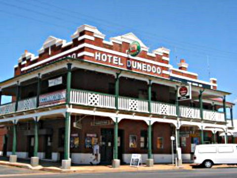 Hotel Dunedoo  - Holiday Byron Bay 0