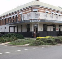 Cow and Calf Hotel - Holiday Byron Bay