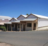 Carmines Antiques and Accommodation - Holiday Byron Bay