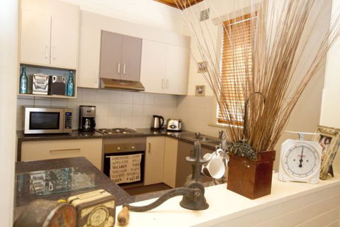 Anderl's Beach Cottage - Holiday Byron Bay 0