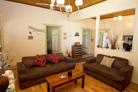 Anderl's Beach Cottage - Holiday Byron Bay 2