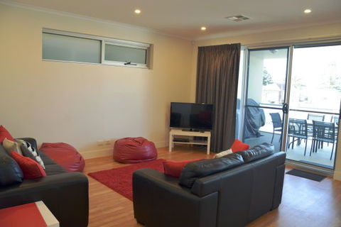 Port Lincoln City Apartment - Holiday Byron Bay 0