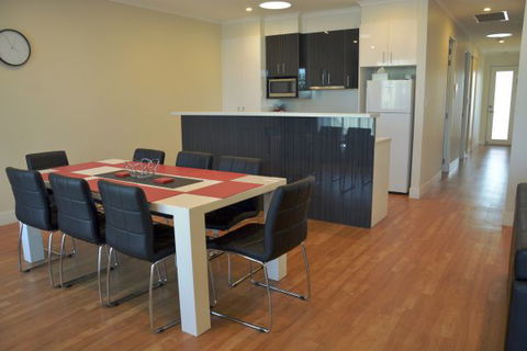 Port Lincoln City Apartment - Holiday Byron Bay 1