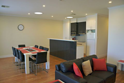 Port Lincoln City Apartment - Holiday Byron Bay 3