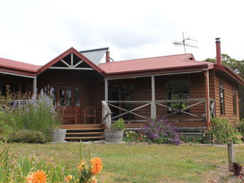 Eagle's Roost Farmstay B&B - Holiday Byron Bay 0