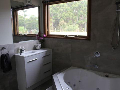 Eagle's Roost Farmstay B&B - Holiday Byron Bay 2