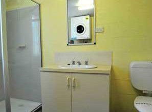 Alanvale Apartments & Motor Inn - Holiday Byron Bay 3