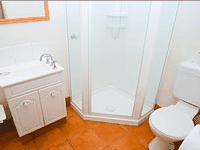 Montgomery's Private Hotel  YHA - Holiday Byron Bay