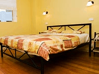 Montgomery's Private Hotel & YHA - Holiday Byron Bay 2