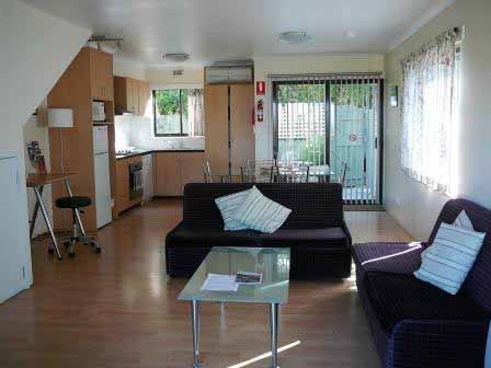 Davey Place Holiday Townhouses - Holiday Byron Bay 3