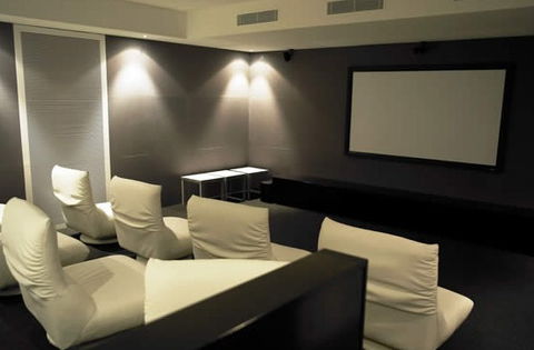 Ultra Broadbeach - Holiday Byron Bay 1