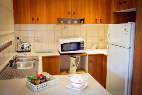 Camden Hillview - Holiday Byron Bay 1