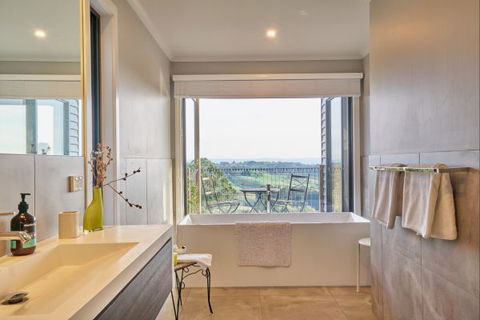 Halcyon Cottage Retreat - Self Contained Accommodation - Holiday Byron Bay 6