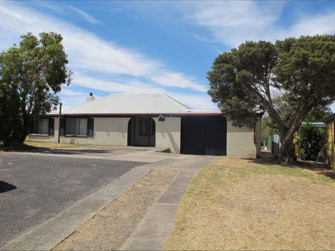Carthew Street Holiday Home - Holiday Byron Bay 0