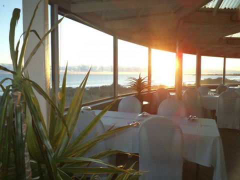 African Reef Resort Hotel - Holiday Byron Bay 0
