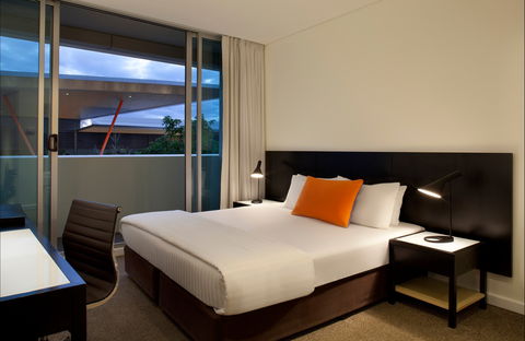 Adina Apartment Hotel Perth - Mounts Bay Road - Holiday Byron Bay 1
