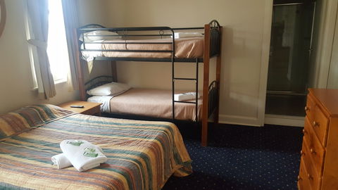 Gardners Inn Hotel Blackheath - Holiday Byron Bay 7
