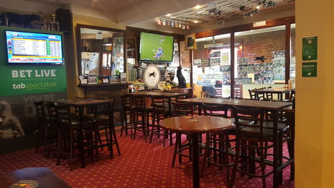 Gardners Inn Hotel Blackheath - Holiday Byron Bay 8