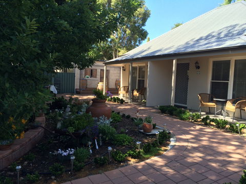 Hahndorf Oak Tree Cottages - Holiday Byron Bay 0