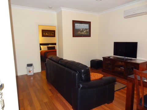 Hahndorf Oak Tree Cottages - Holiday Byron Bay 1