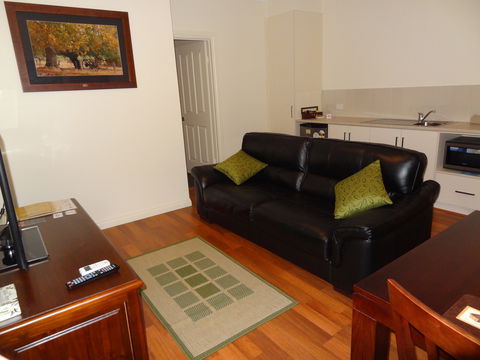 Hahndorf Oak Tree Cottages - Holiday Byron Bay 2