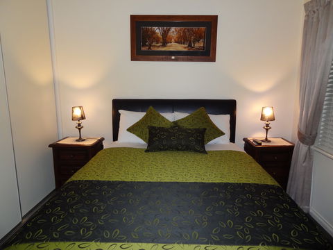Hahndorf Oak Tree Cottages - Holiday Byron Bay 3