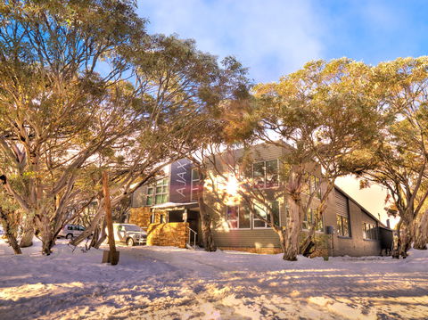 Ajax Ski Club - Holiday Byron Bay 0