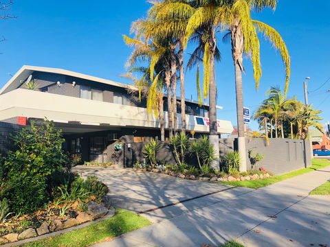 Albury Garden Court Motel - Holiday Byron Bay 0