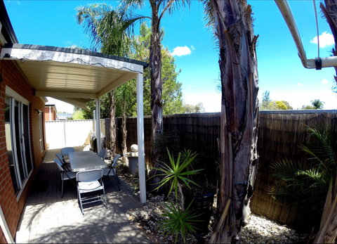Shamore Apartments - Eleventh Street Mildura - Holiday Byron Bay 1