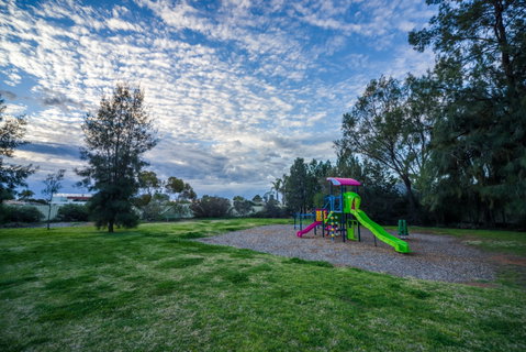 Shamore Apartments - Eleventh Street Mildura - Holiday Byron Bay 4