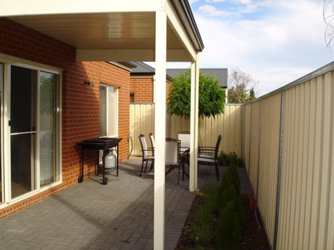 Shamore Apartments - Eleventh Street Mildura - Holiday Byron Bay 5
