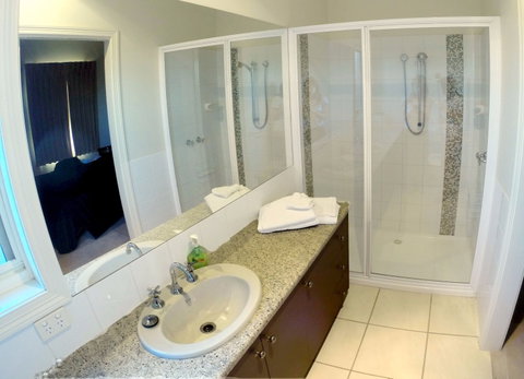 Shamore Apartments - Eleventh Street Mildura - Holiday Byron Bay 7