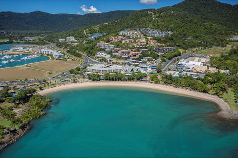 Airlie Beach Hotel - Holiday Byron Bay 0
