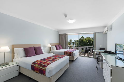 Airlie Beach Hotel - Holiday Byron Bay 2