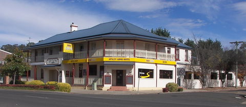Apsley Arms Hotel - Holiday Byron Bay 0