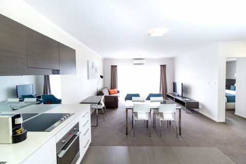Abode Tuggeranong - Holiday Byron Bay 2