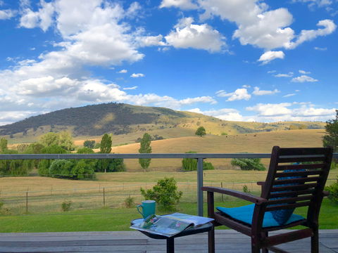 Adelong Valley Farm Stays - Moorallie Cottage - Holiday Byron Bay 0