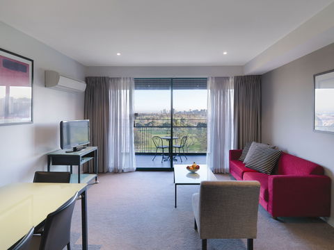 Adina Apartment Hotel St Kilda - Holiday Byron Bay 1