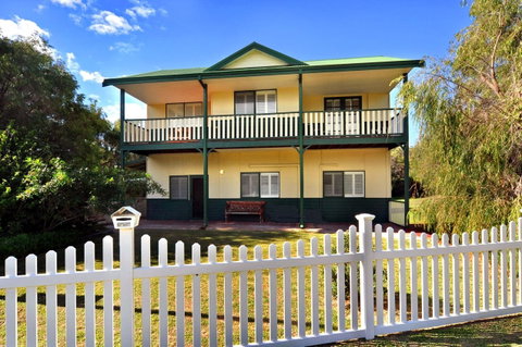 Clemandtines Vintage Beach Estate - Holiday Byron Bay 0